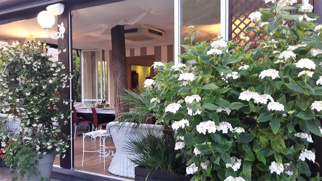 Hotel Helvetia Milano Marittima Exterior photo