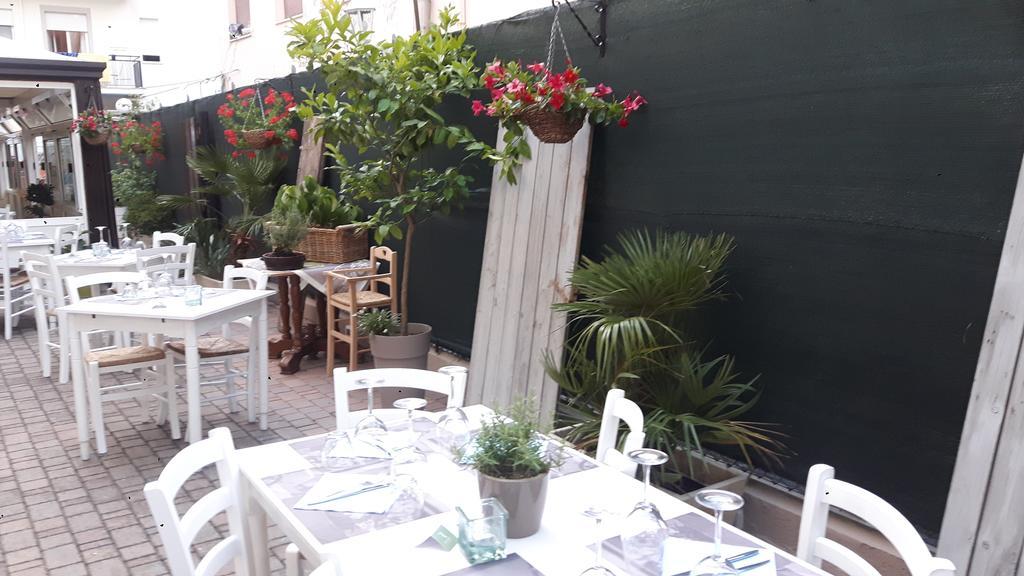 Hotel Helvetia Milano Marittima Exterior photo